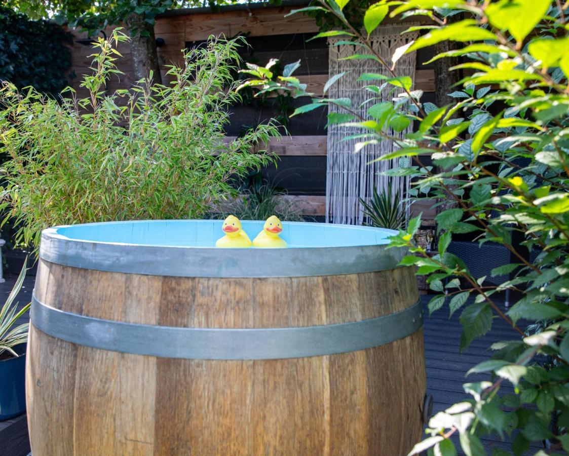 B&B Joli Met Prive Wellness Wemeldinge Exterior foto