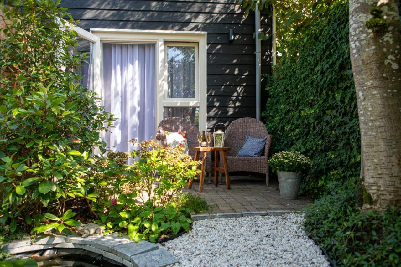 B&B Joli Met Prive Wellness Wemeldinge Exterior foto