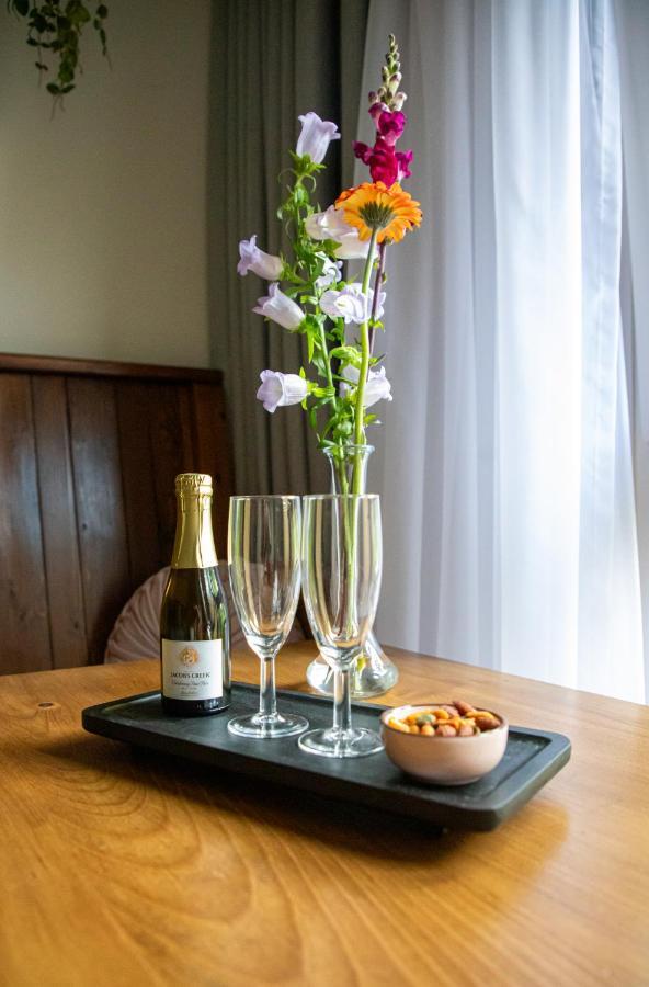 B&B Joli Met Prive Wellness Wemeldinge Exterior foto