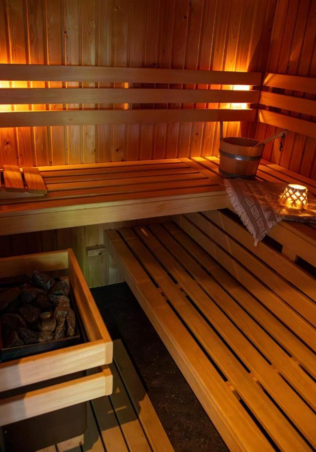 B&B Joli Met Prive Wellness Wemeldinge Exterior foto